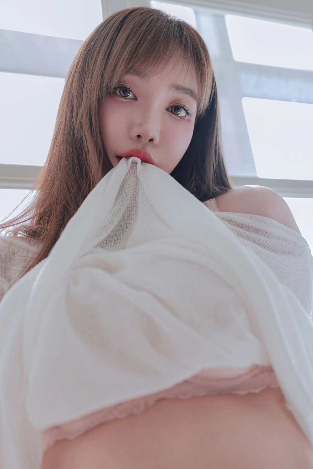 Hình ảnh gái xinh vú to toát lên vẻ đẹp sexy quyến rũ đầy thu hút